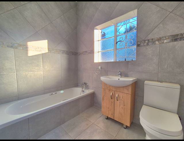 3 BEDROOM HOUSE FOR SALE IN BRENTHURST